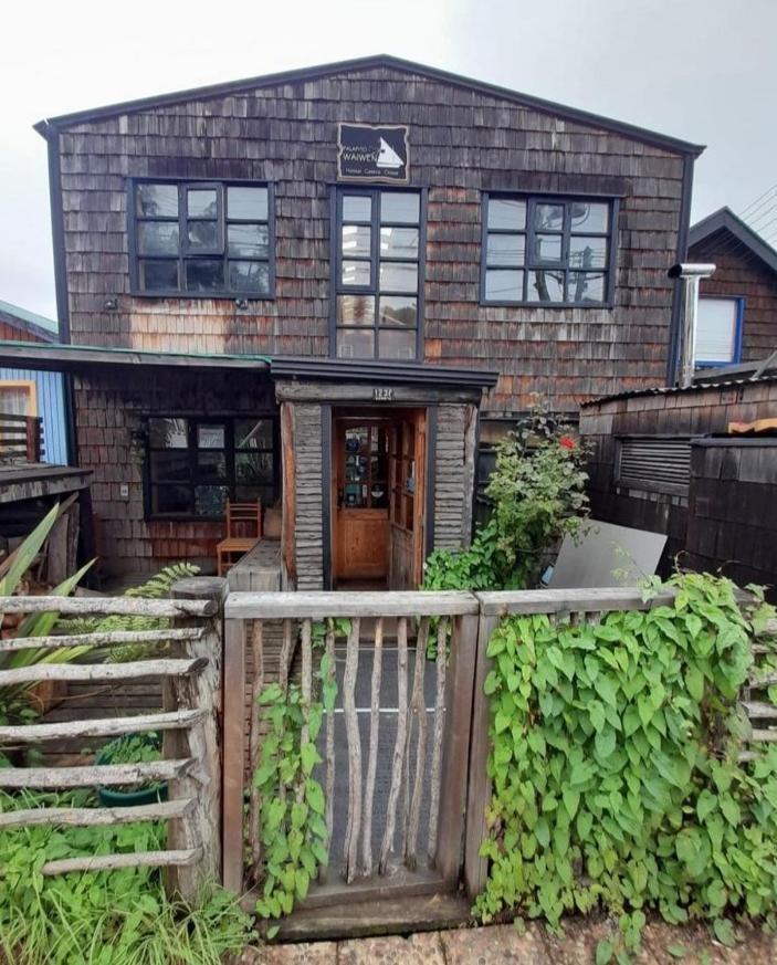 Hostal Palafito Waiwen Кастро Экстерьер фото